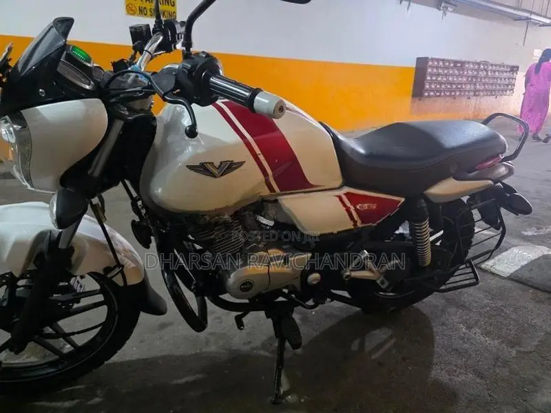 Bajaj V15 2016