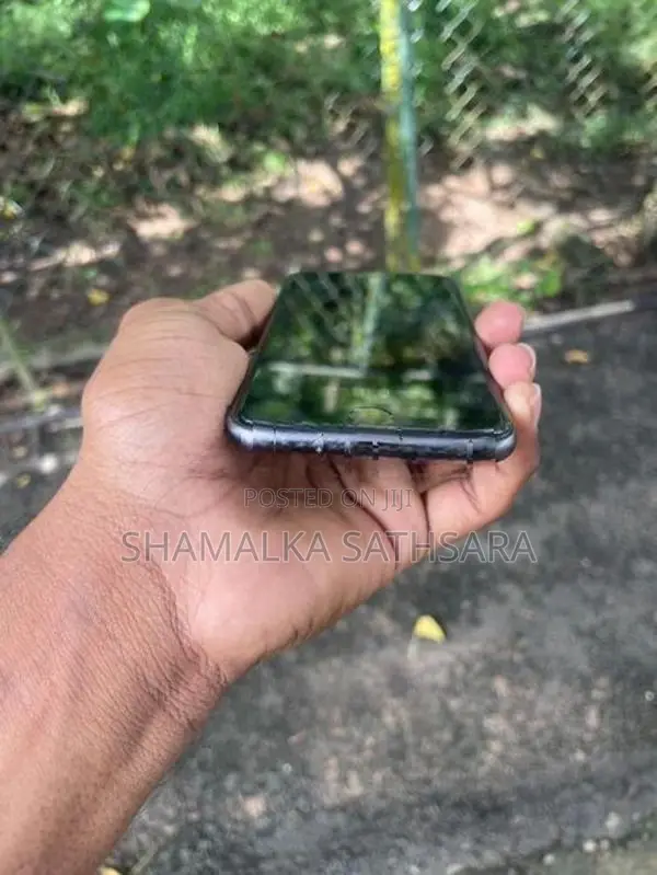 Apple iPhone 8 (Used)