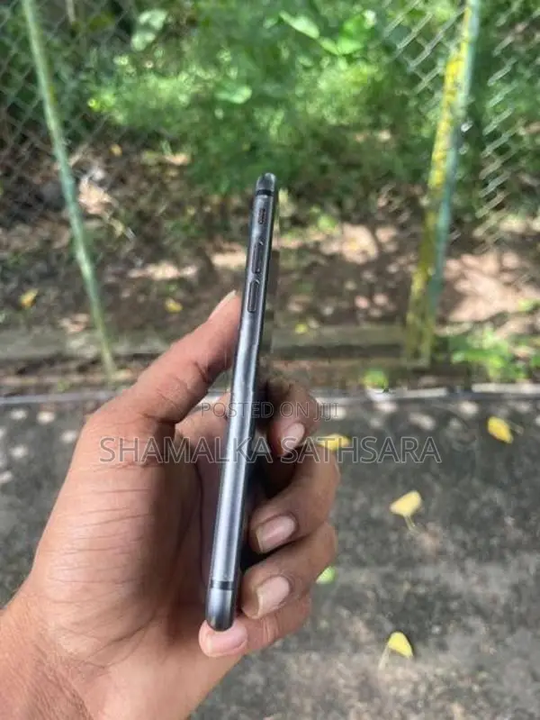 Apple iPhone 8 (Used)