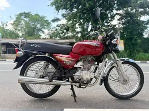 Bajaj Boxer 2013