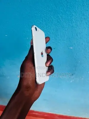 Apple iPhone SE 2 (Used)