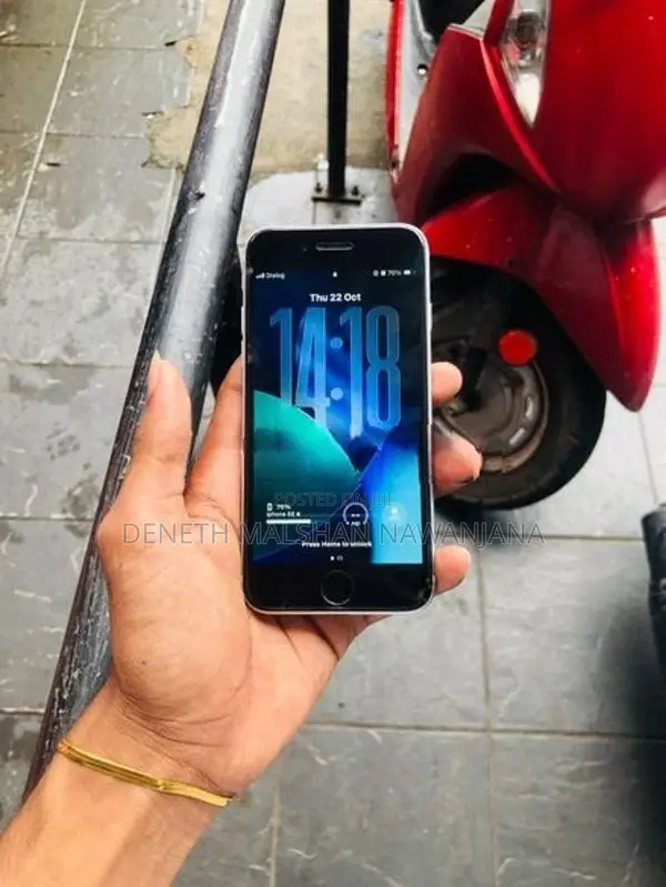 Apple iPhone SE 2 (Used)