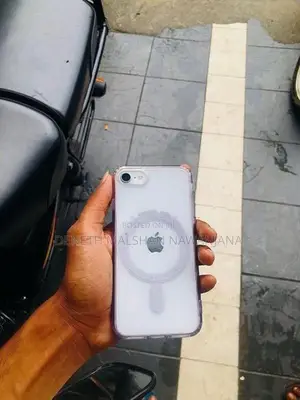 Apple iPhone SE 2 (Used)