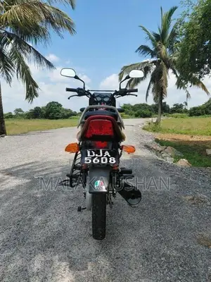 Bajaj CT100 2025