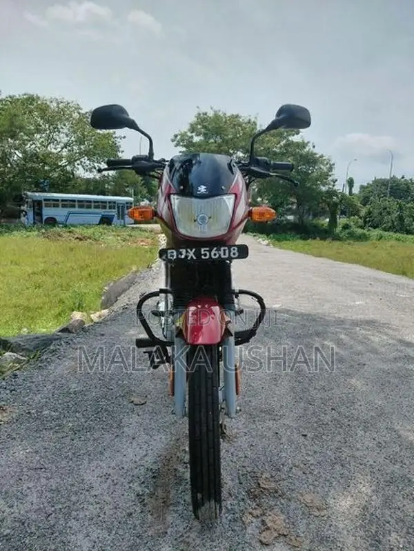 Bajaj CT100 2025