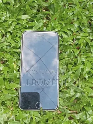 Apple iPhone SE 2 128GB (Used)