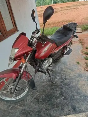 Bajaj Platina 100 2016