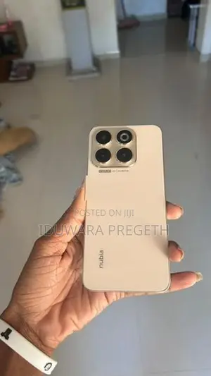 ZTE nubia V70 (Used)