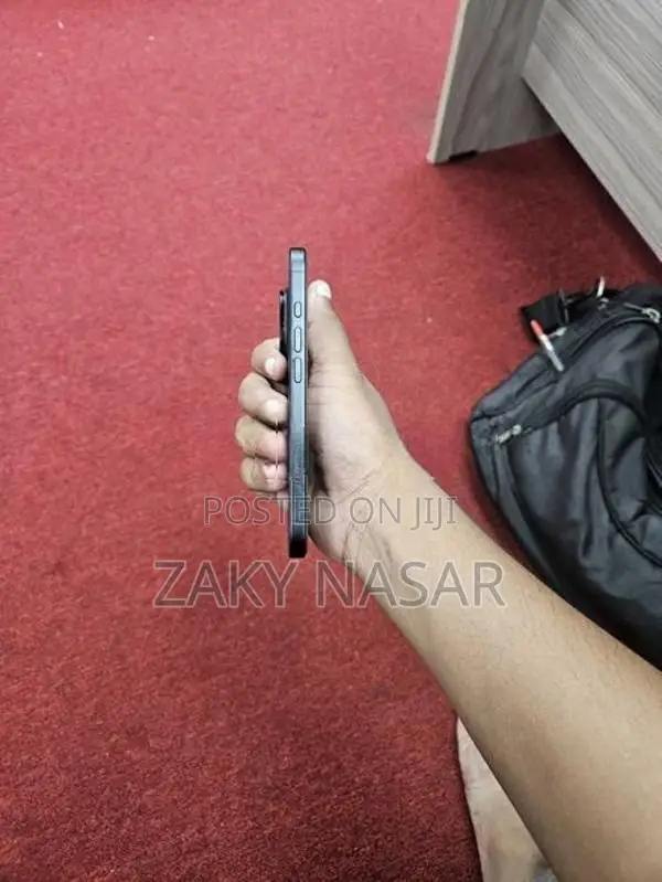 Apple iPhone 16 (Used)