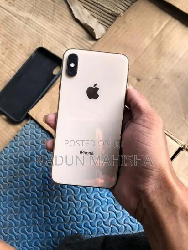 Apple iPhone XS (Used)