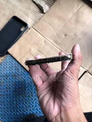 Apple iPhone XS (Used)