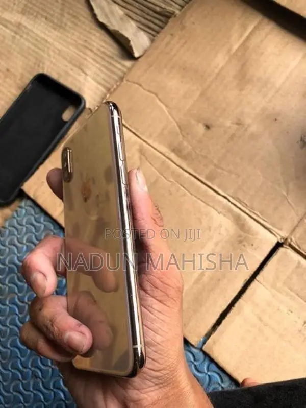 Apple iPhone XS (Used)