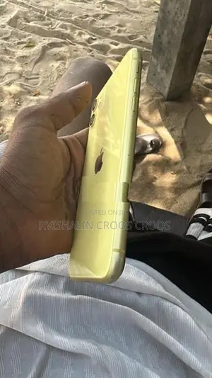 Apple iPhone 11 (Used)