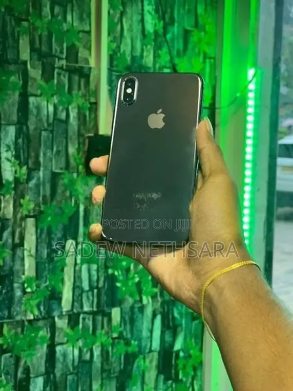 Apple iPhone X (Used)