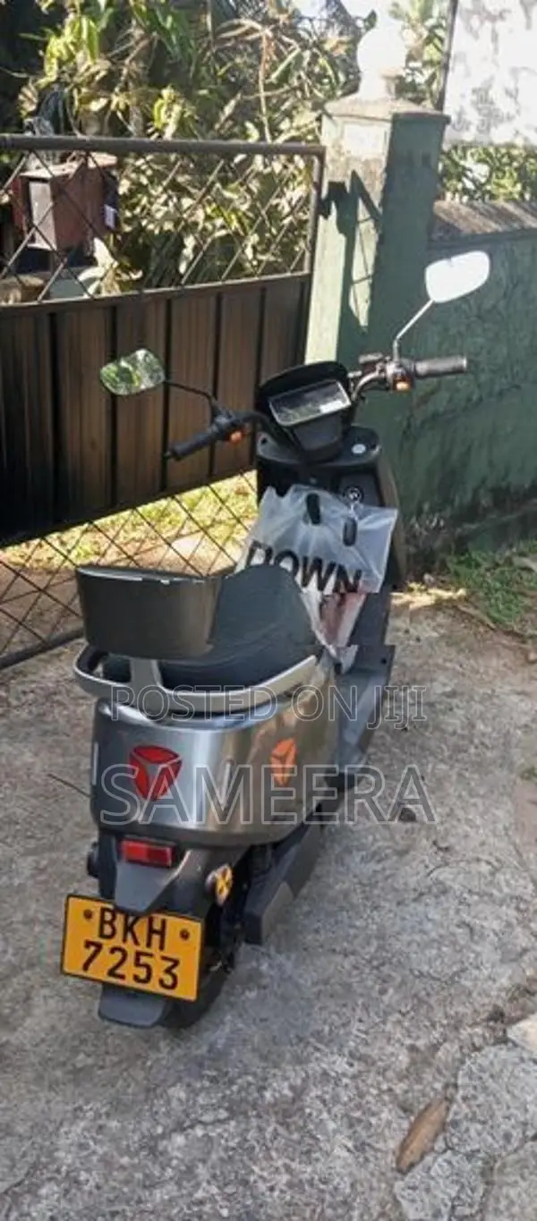 Yadea E65 2025