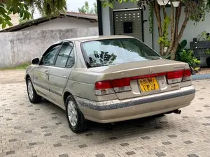 Nissan Sunny 2001