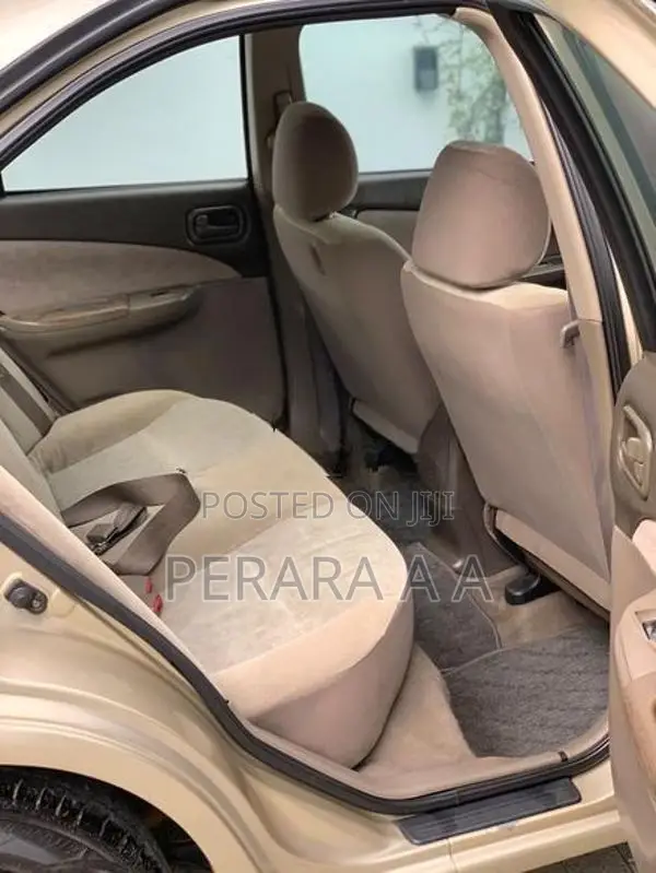 Nissan Sunny 2001