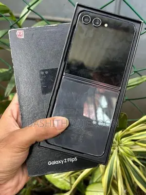 Samsung Galaxy Z Flip 5 (Used)