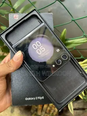 Samsung Galaxy Z Flip 5 (Used)
