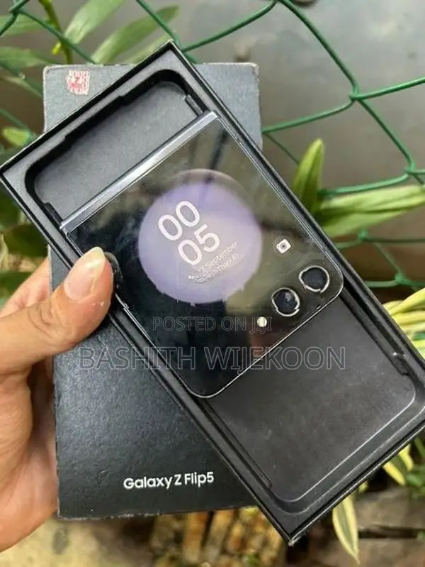 Samsung Galaxy Z Flip 5 (Used)