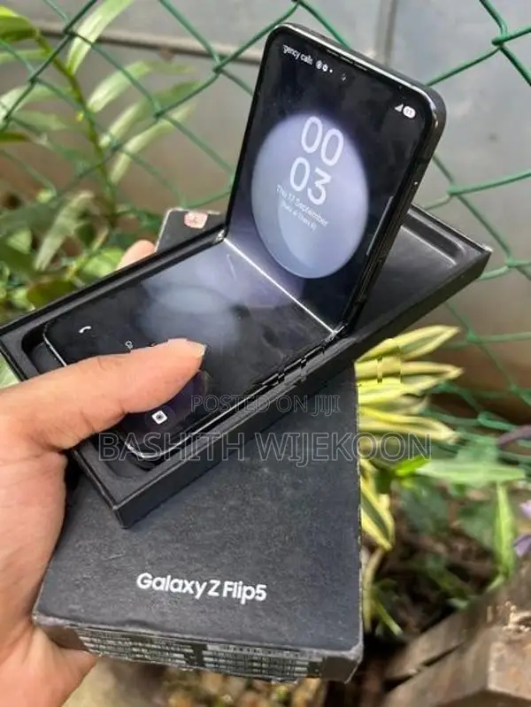 Samsung Galaxy Z Flip 5 (Used)