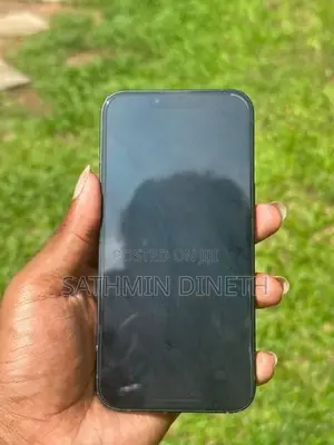 Apple iPhone 13 (Used)