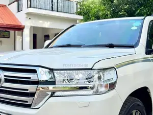 Toyota Land Cruiser V8 ZX 2010