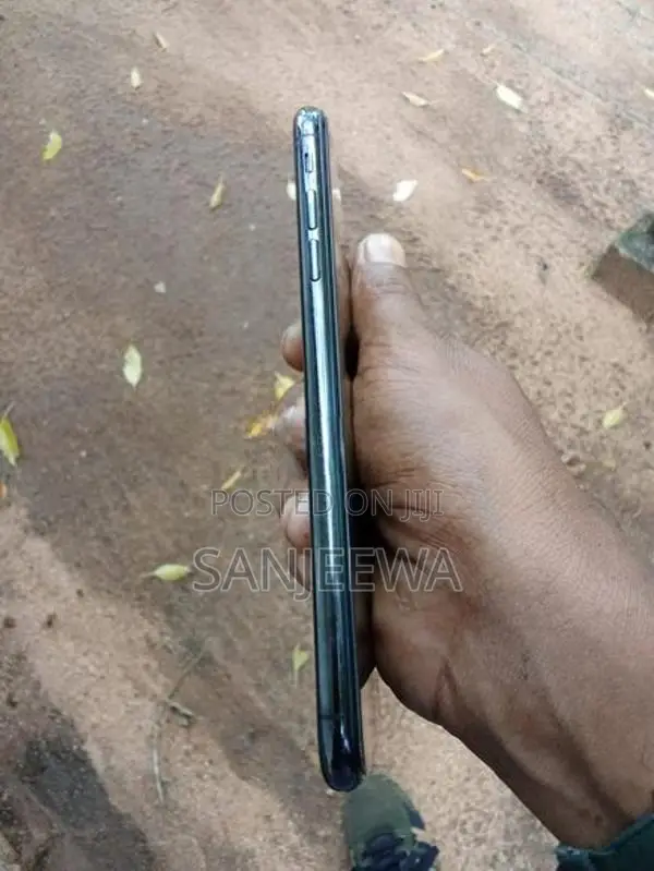 Apple iPhone XS Max (Used)