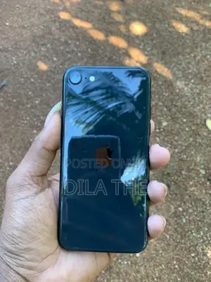 Apple iPhone SE 2 (Used)