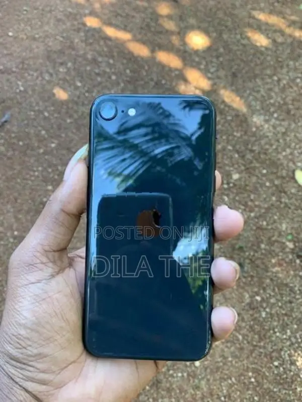 Apple iPhone SE 2 (Used)