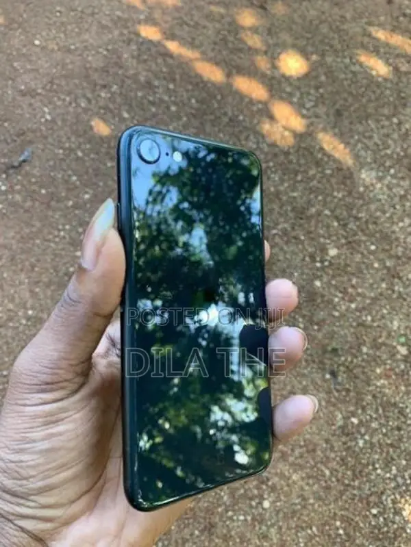 Apple iPhone SE 2 (Used)