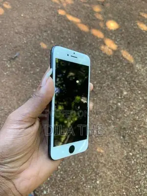 Apple iPhone SE 2 (Used)
