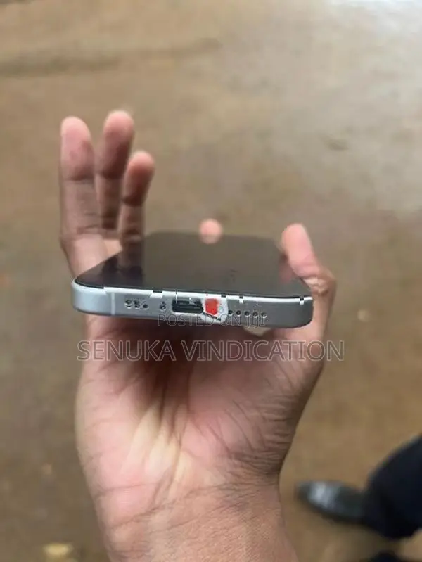 Apple iPhone 16 (Used)
