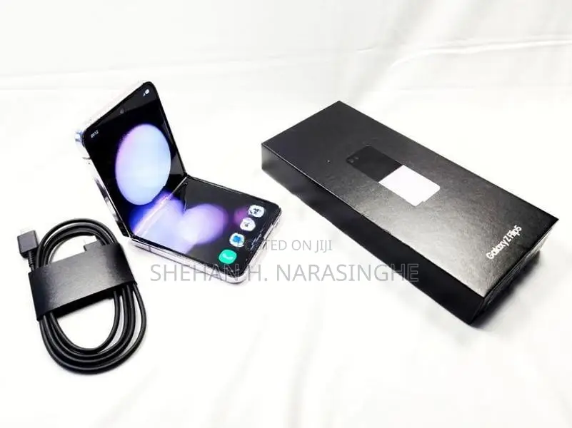 Samsung Galaxy Z Flip 5 (Used)