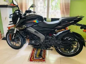 Bajaj Pulsar NS200 2025