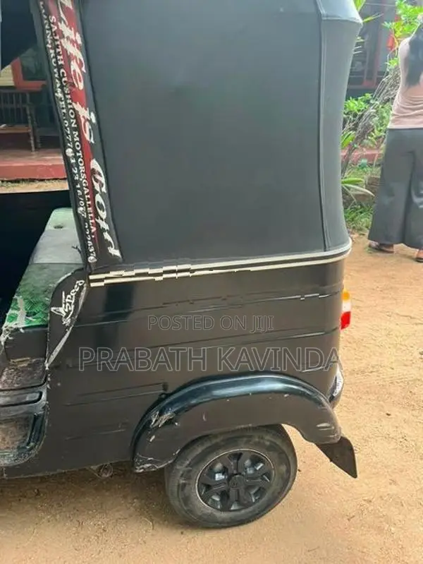 Bajaj RE 2012