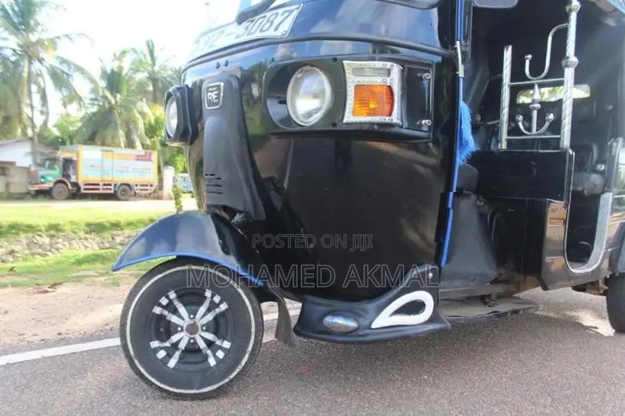Bajaj RE 2012