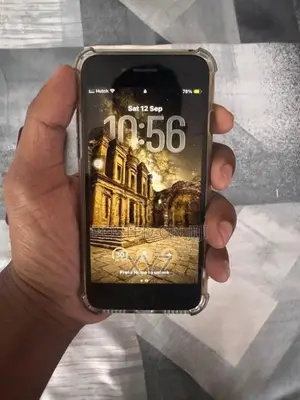 Apple iPhone SE 2 (Used)