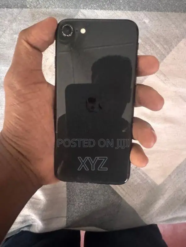 Apple iPhone SE 2 (Used)