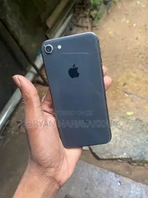 Apple iPhone 8 (Used)