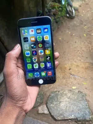 Apple iPhone 8 (Used)