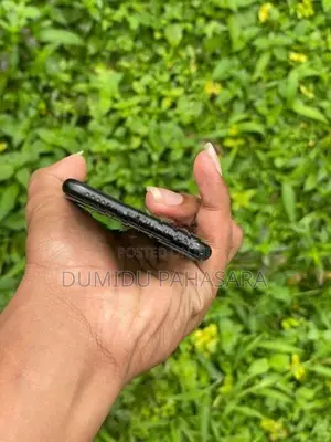 Apple iPhone SE 2 (Used)