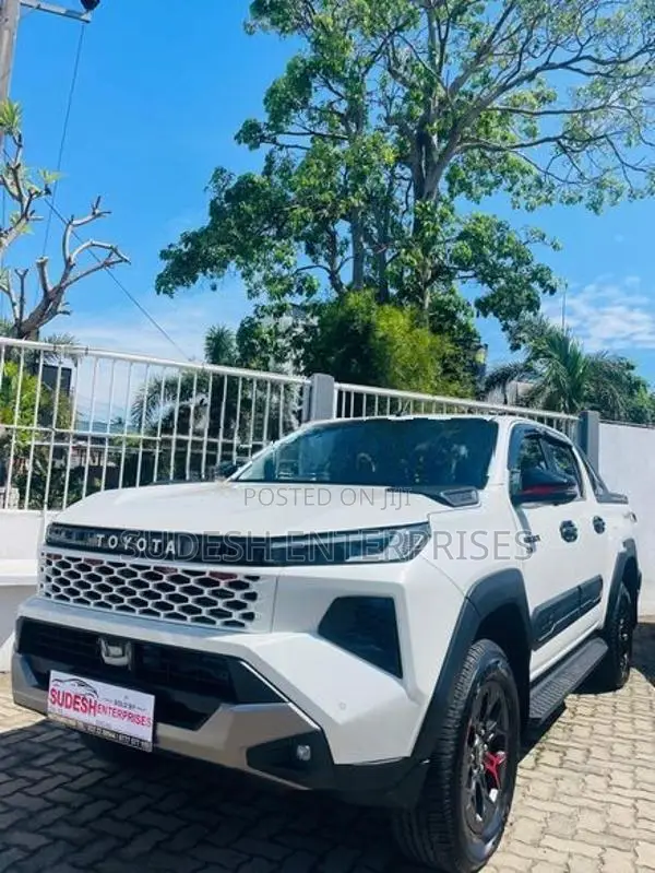 Toyota Hilux Travo Over Land Plus 2026