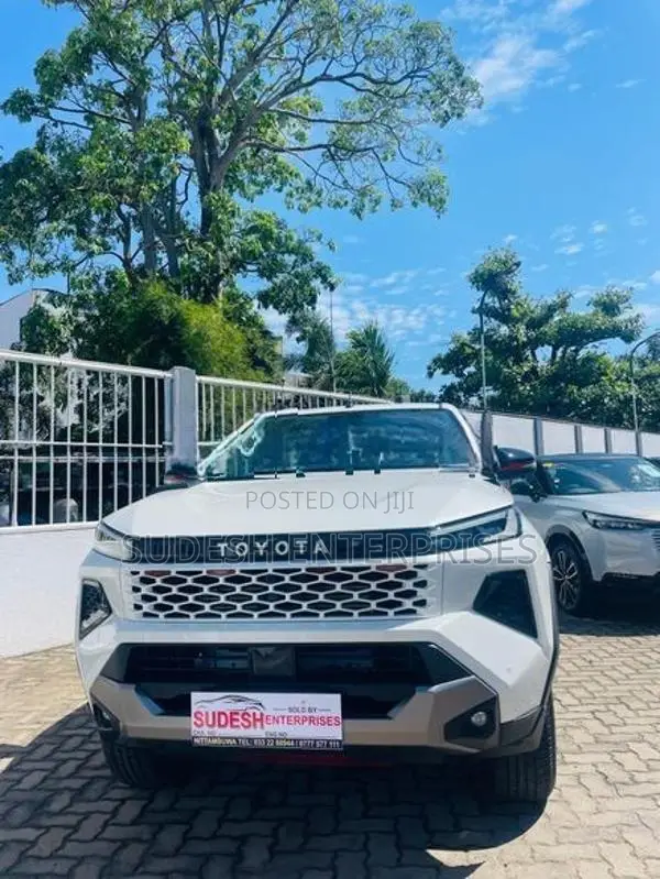 Toyota Hilux Travo Over Land Plus 2026
