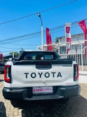 Toyota Hilux Travo Over Land Plus 2026