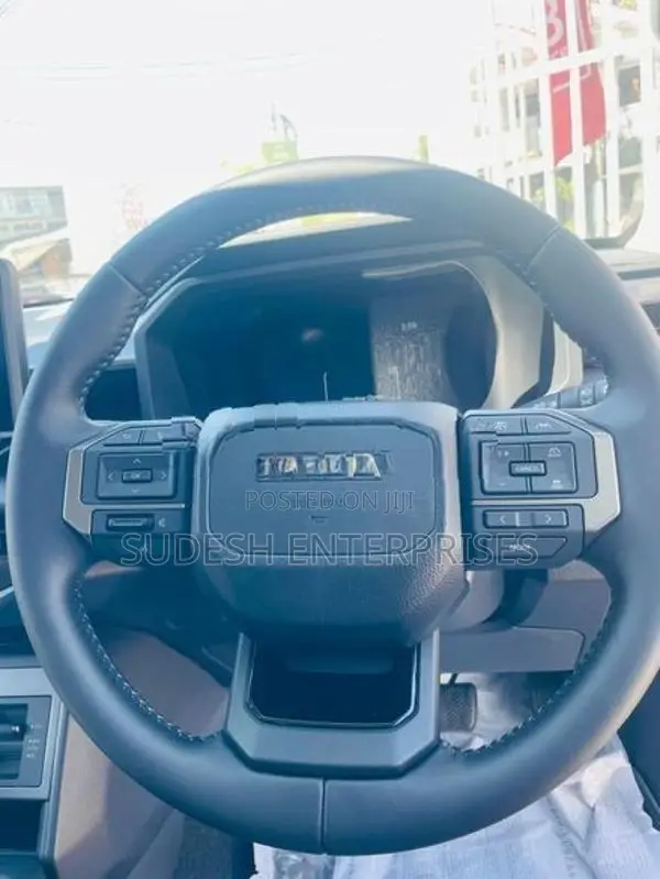 Toyota Hilux Travo Over Land Plus 2026