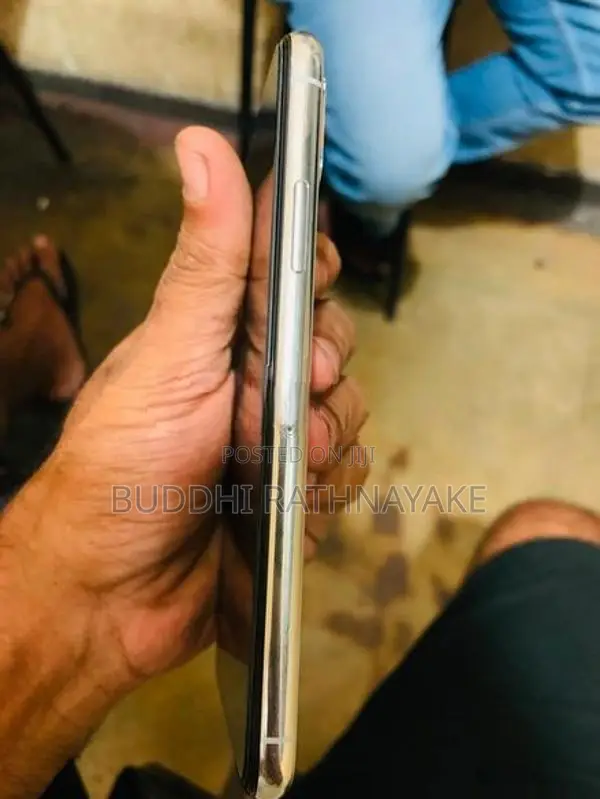 Apple iPhone XS (Used)