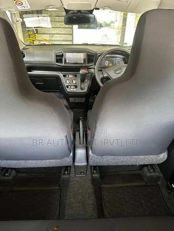 Daihatsu Mira L 2024