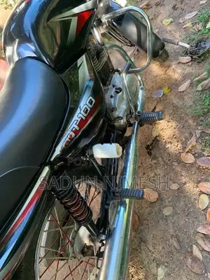 Bajaj CT100 2016
