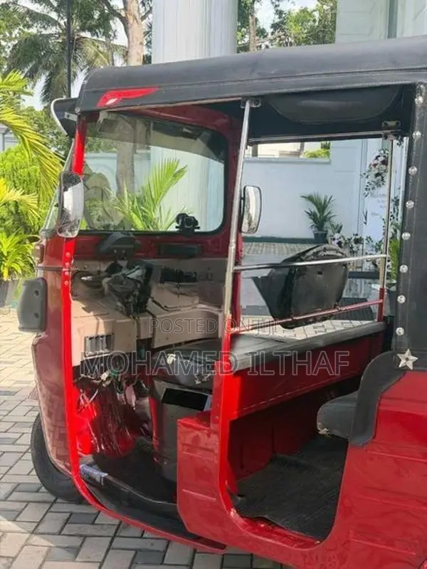 Bajaj RE 2015